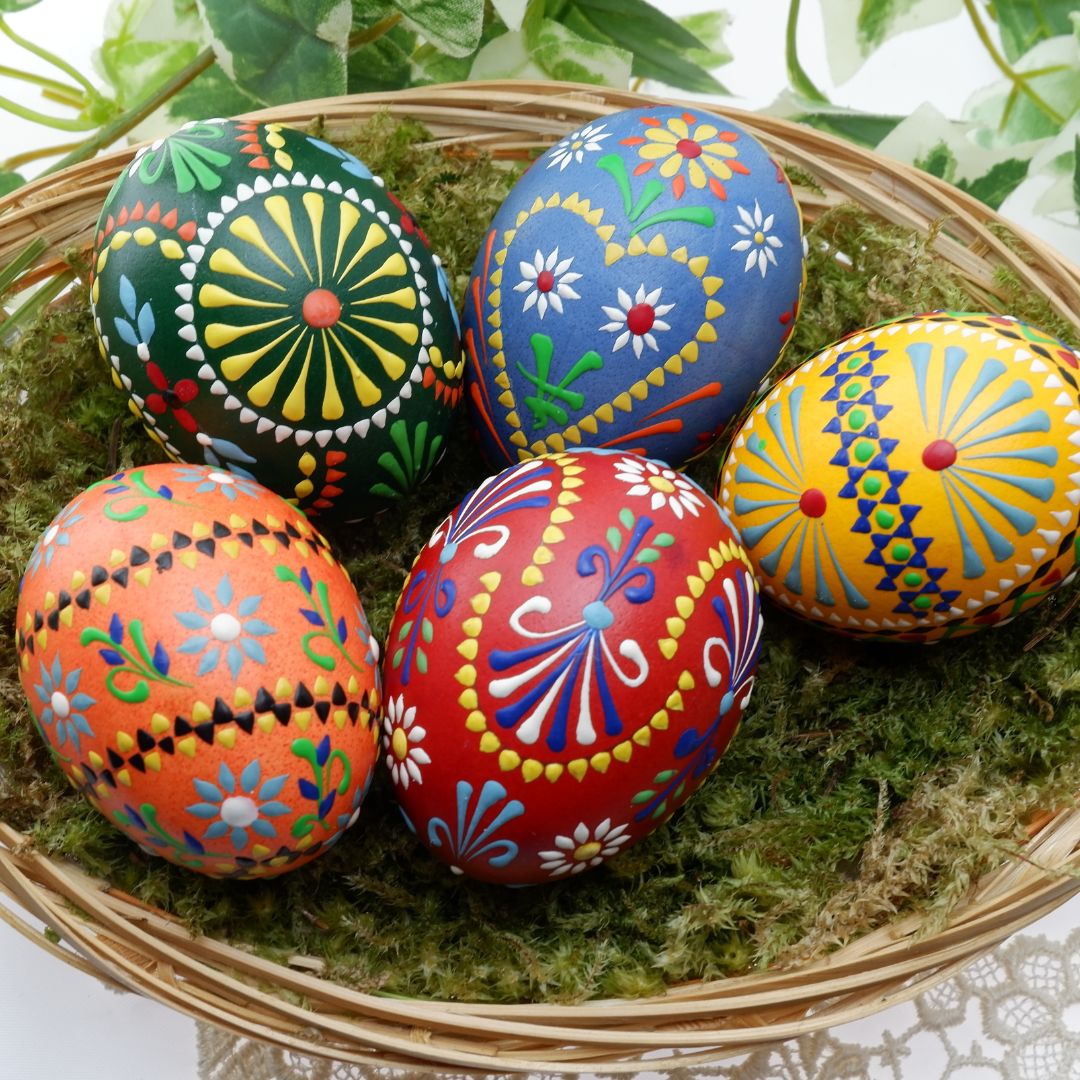 Proč o Velikonocích malujeme vajíčka? 8 úžasných vaječných kompozic, které vám dají odpověď